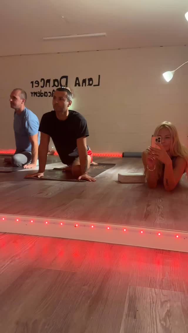 Every Saturday 1 pm yoga and stretching with @paloma.well . Lanadancer.com #bogotanj #bogotanjdanceschool #yoga #stretching #yogapractice