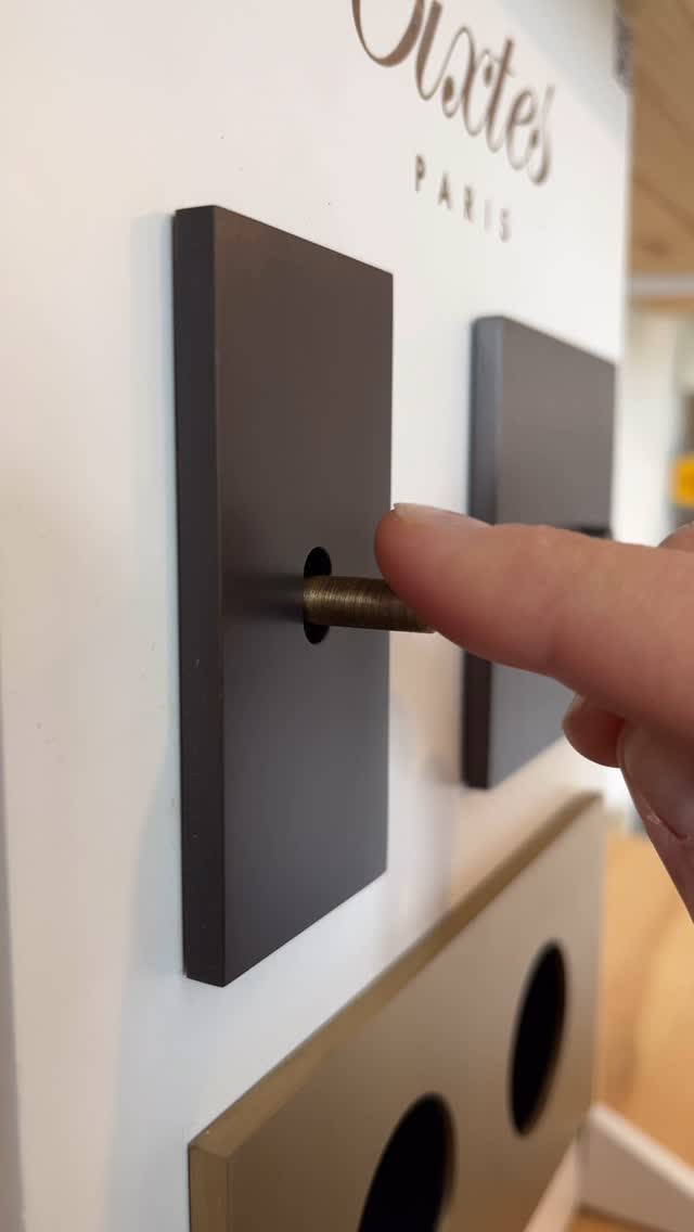 Pour répondre à toutes vos envies et mettre en avant votre intérieur… ✨
#6ixtes #6ixtesinterrupteurs #interrupteur #ateliersdefrance #savoirfaire #artisanat #artisanatfrancais #artisans #art #gravure #appartement #architecture #luxe #decorationinterieur #paris #decoration #interiordesign #interiordecor #homedecor #design #craftmanship #homedesign #interiorarchitect