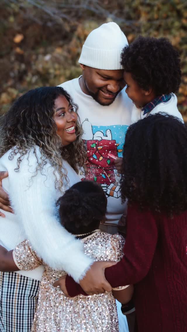 LOVED getting to photograph these Christmas minis in December!! Each of these families is so special to me. Getting to photograph their connections and love is a gift in itself!! Thank you to those of you who participated in these!! Happy New Year everyone!! 💖🎄🎁
Thank you to those of you who donated to Stroller Warriors on the Sunday date - We raised $500 for Stroller Warriors Yokosuka!!
#christmasminisessions #yokosukaphotographer #familyphotographer #photographyrecap