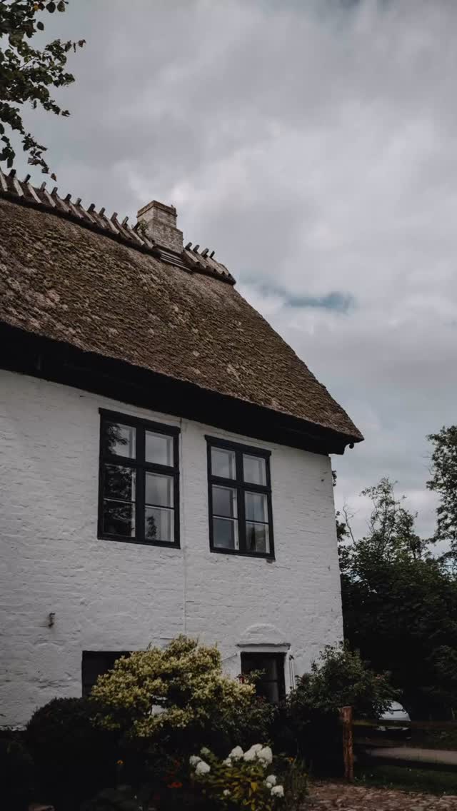 Ich könnte unter jedes meiner Reels schreiben: die zwei habe ich so lieb gewonnen… Ich hatte einfach so unfassbar tolle Kunden 2024! Jedes Paar für sich ganz besonders und unfassbar toll! 🤍
Danke, dass ich euch begleiten durfte ✨
Auf das 2025 genauso schön wird 🪐✨
#hochzeitsfotografie #hochzeitsfotograf #hochzeitsreportage #heirateninschleswigholstein #fotograf #hochzeitsfotografiekiel #hochzeitsfotografin #hochzeitsinspiration #heirateninflensburg #reportagenfotografie #emotionalehochzeitsfotografie #photography #love #couple #bridetobe #bridetobe2025 #groom #standesamtlichetrauung #standesamtlichehochzeit #standesamtoutfit