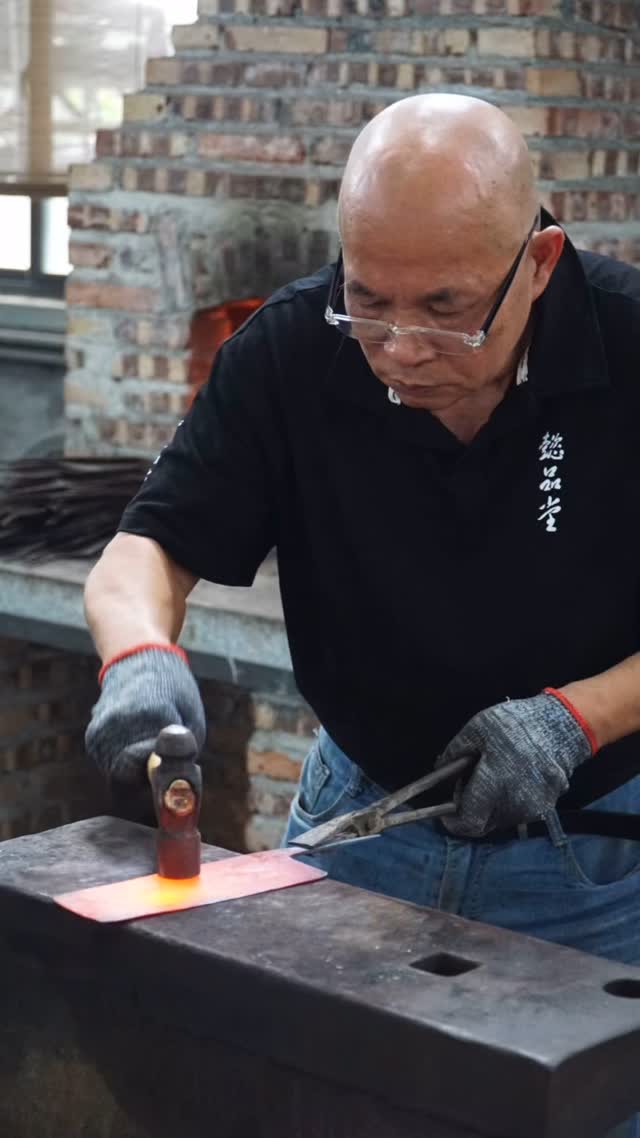 How many times do our blacksmiths “pound” the knife until it’s ready for the next step? No idea—we gave up counting. But let’s be honest, they look cool doing it, so who cares? 😎
•
•
•
•
#ForgeToTable #ChefKnives #HandCraftedKnives #Bladesmithing #KitchenGoals #Knives