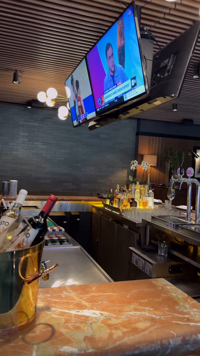 Sistema de Sonorização Ambiente no Restaurante @vastorecife
Caixas de Sobrepor, Caixas de Embutir, Subwoofers e Mesa de Som, tudo muito bem ajustado para a melhor experiência do cliente.
Conte Conosco!
#recife #tecnologia #fideliumsoluções #casainteligente #soluçõestecnológicas #automacaoresidencial #restaurantes