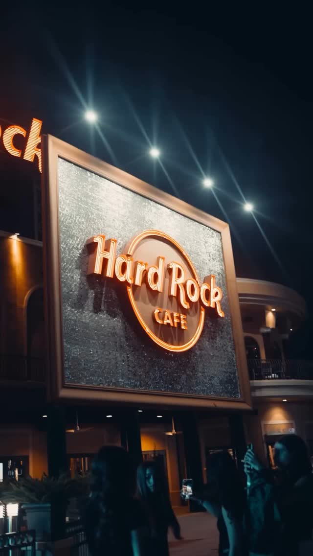 Arenas - College también es fiesta🤭
Cerramos un día increíble con una fiesta exclusiva para nuestras pasajeras en Hard Rock Cafe🕺🏼🪩
Volvemos cada noche única y especial💖✨ @college.uy