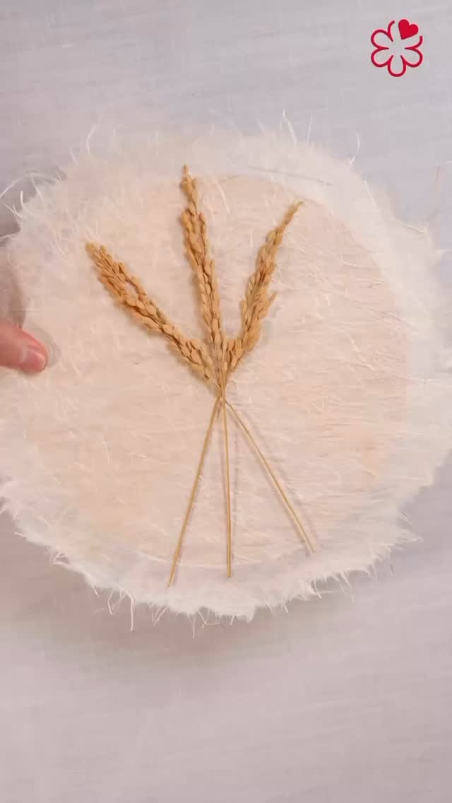 ✨Taste colors and art 🍂
Chef @yoshihironarisawa channels the spirit of nature into ‘Rich Harvest, a Spanish mackerel dish.
At his restaurant in Shanghai @restaurantnarisawa_sh, the focus is also on innovative satoyama cuisine—a
celebration of life where forests, rivers, lakes, and seas converge. The ‘Rich Harvest’ pays
homage to this tradition and the wisdom of past generations while showcasing contemporary innovation for a sustainable future.
Would you try this dish?
#MICHELINGuide #Plating #Food #FineDining #MICHELINStar
#OneMICHELINStar
🎥👉🏻 @michelinguide