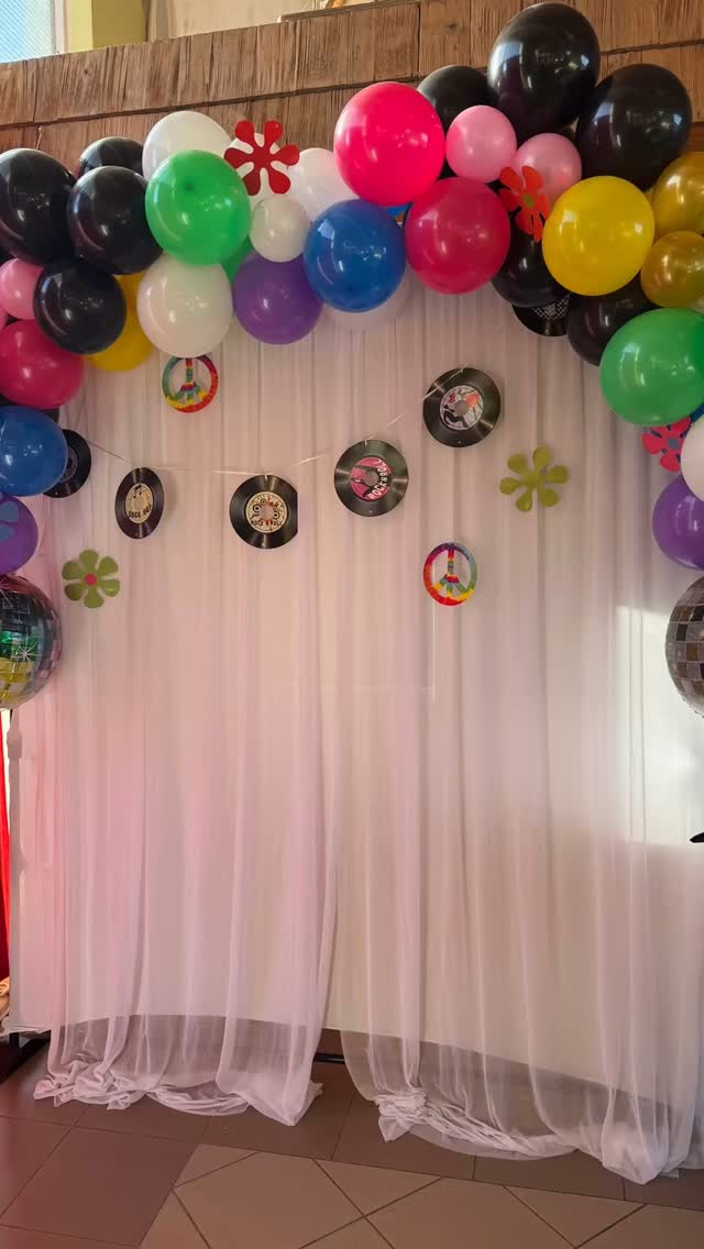 Mottoparty in Planung? 🥳
Wer einen Geburtstag richtig feiert, der mietet sich auch eine Fotobox. 🥰
Neben klassischen Hintergründen gestalten wir auch zahlreiche und individuelle Hintergründe für nahezu jeden Anlass. 🥳
Junggesellenabschied, Back to the 80‘ Jahre bis hin zu 60‘ Jahre, Halloweenparty, wir gestalten unseren Service ganz nach Ihrem Vorstellungen. ❤️
Wer unserern Fotoboxservice kennt, der weiß, wieviel Engagement wir für Sie geben.
Sichert euch euren Termin direkt hier auf Instagram, oder meldet euch unter: 0660 599 12 60 ❤️
Ich freue mich von euch zu hören. 🥰
#mottoparty #geburtstag #feiern #events