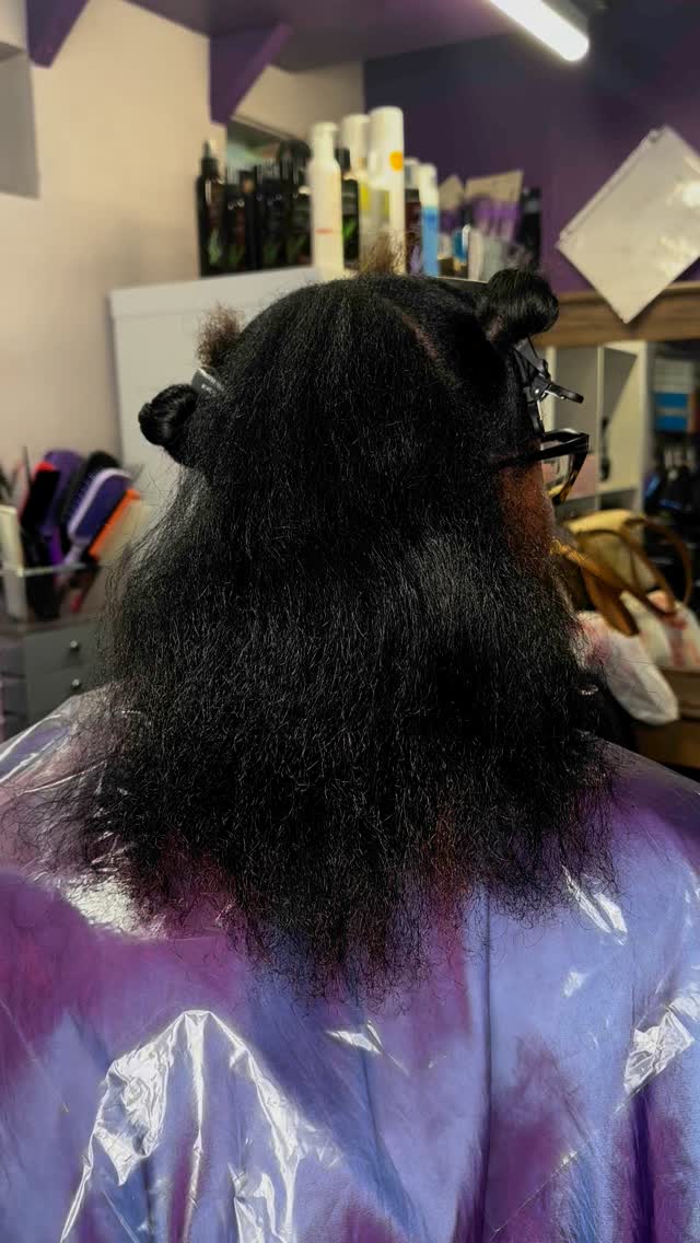 Lil color change for the new year! It’s been 3 years since we’ve done a big chop! Just look at this growth.
#haircolor #silkpresshouston #silkpressqueen #naturalhair #houstonstylist #explore