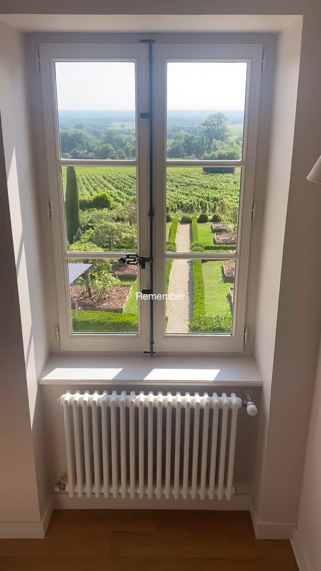 Bonne année 2025 !
Encore une très belle saison de passée, un grand merci à tous !
🗓️ Avis aux futurs clients : Il me reste encore quelques disponibilités sur la saison 2025, vous pouvez m’écrire sur Instagram ou par mail axellev@wanadoo.fr pour plus d’informations. Les réservations pour la saison 2026 sont également ouvertes !
📝 Pour mes clients 2024 : Il est encore possible de commander des tirages et albums photos 😃
Une mise à jour de mes tarifs et de mon site internet arrivera d’ici le mois prochain…
https://www.axellevincent.fr/
#wedding #love #deco #bride #weddingday #amour #weddingdress #bridetobe #couple #weddingplanner #robedemariee #lyon #photographelyon #weddinginspiration #france #mariagelyon #photography #weddingphotography #reportagespotlight #weddingphotographer #photographemariage #reportage #bonneannee2025 #recap2024