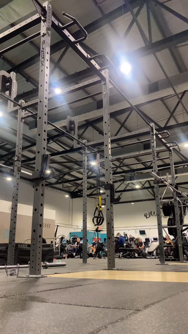 ✨GETTING CLOSER✨
I’m 🤏🏾 close to getting my pull ups back. The struggle is real. IYKYK😅
I’ve been back in the gym a while now and optimistically tried to do a pull up a few weeks ago. Nope. Nada. Nothing. I couldn’t even get a quarter of a rep😭. I could do 8 reps before pregnancy so I didn’t expect it to be quite so bad.
As someone who has always been naturally strong, the postpartum strength loss was terrifying. It’s a very bizarre feeling to be in what feels like (and in some ways is) a completely different body. I remember struggling to get up off the sofa a few days after birth and being in shock. I have never experienced feeling weak before and I did not like it. Early postpartum is such a vulnerable time and my lack of strength really amplified that.
This journey back to regain my strength has taught me not to take it for granted and has reminded me again how amazing and adaptable the human body is if you give it the right ingredients to thrive.
#postpartumstrong #strongmumclub