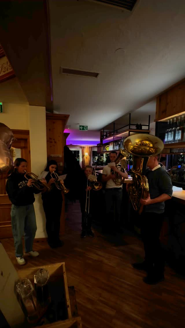 20 Sekunden Jahresabschlussfeier pur. 🎶🎺 Bei unserer heutigen Jahresabschlussfeier stoßen wir gemeinsam auf unser erfolgreiches Jahr 2024 an. 🍻🙌🏼 Für 2025 stehen auch wieder viele coole Projekte an - seid gespannt. #proooost