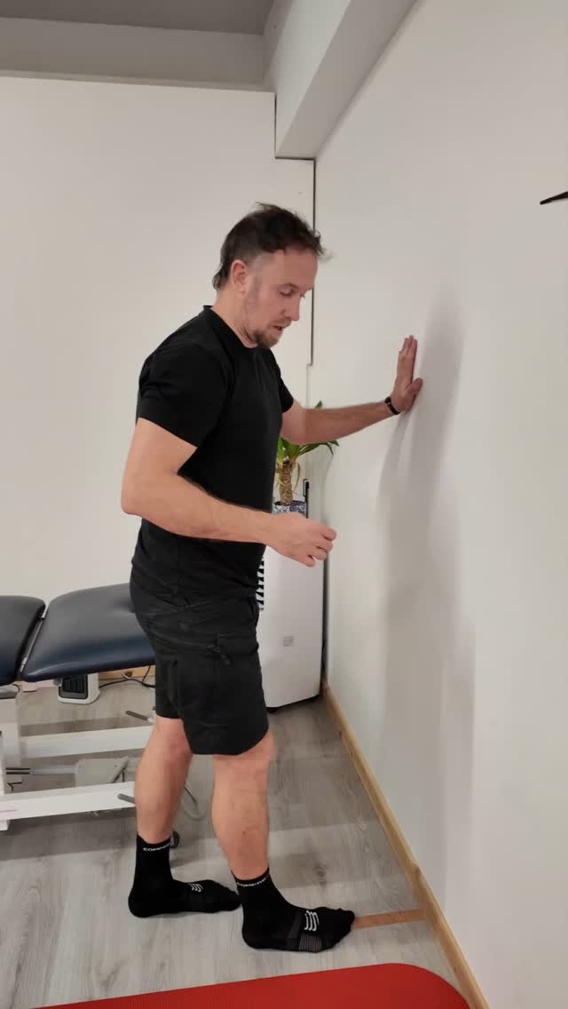 Assessing KTW - 'knee to wall' a global test of ankle mobility. Are you within 15% left to right ? 8cm minimum target for the upcoming winter sports programme to be released soon.....
