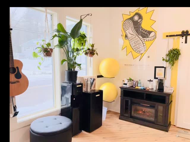 We're gonna need a bigger boat.
A little re-org for a roomier entrance and better fueling station, with a dash of π₯π₯π₯ aMbiAncE π₯π₯π₯ and a whole lotta razzle dazzle.
#gym #catskills #thestudioupstate #personaltraining #workout #thestudioupstate #razzledazzle #fuel