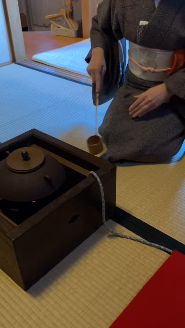 I recently had the incredible opportunity to learn the essence of tea ceremony from a professional in Kamakura, Japan🗻🩵 I’m so excited to bring this experience back to Sydney and share it with kids at our Japanese culture workshop next week! 🍵✨
Along with a mini tea ceremony, we’ll also be making sushi and playing a fun chopstick game.
📅 Date: 29th January, Next Wednesday
📍 Where: Comeco Foods Cafe, Newtown
⏳ Only 2 spots left
🎟️ Booking available from BIO or directly via this link:
https://www.abcsitters.com.au/service-page/japanese-cultural-experience-workshop?referral=service_list_widget
It’s going to be a fun way to explore Japanese culture. Let your little ones join this fun and meaningful experience📝💞