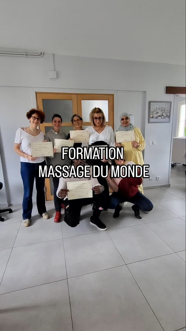 Retour sur ma formation Massage du Monde 🌍✨
Quelle incroyable aventure ! Ensemble, nous avons exploré 7 techniques de massage uniques et transformantes :
💆♀️ Le Californien, pour une détente enveloppante.
💪 Le Suédois, parfait pour relâcher les tensions musculaires.
🌊 Le Deep Tissue, pour une relaxation en profondeur.
🌺 Le Lomi-Lomi, une évasion hawaïenne au rythme des vagues.
🌴 Le Balinais, alliant douceur et énergie.
🕉️ L’Ayurvédique, pour harmoniser corps et esprit.
🌾 Et le Coréen, un art subtil de mobilisation et de lâcher-prise.
Merci à mes élèves qui ont partagé cette expérience enrichissante et inoubliable. Votre engagement et votre passion font toute la différence ! 🙏💖
✨ Envie de rejoindre cette aventure ?
Apprends ces techniques du monde et fais voyager tes mains et ton cœur. Prochaine session en cours d’inscription ! ✍️
👉 Réserve ta place dès maintenant et commence ce voyage sensoriel unique.
#MassageDuMonde #FormationMassage #BienEtre
#TechniquesDeMassage #MassageCalifornien #MassageSuedois #DeepTissue #LomiLomi #MassageBalinais #MassageAyurvedique #MassageCoreen #ReconversionProfessionnelle #TherapieBienEtre #ApprendreLeMassage #VoyageSensoriel #PassionDuMassage #DetenteEtBienEtre #ArtDuToucher #MassageTherapeutique #BeRelaxCenter