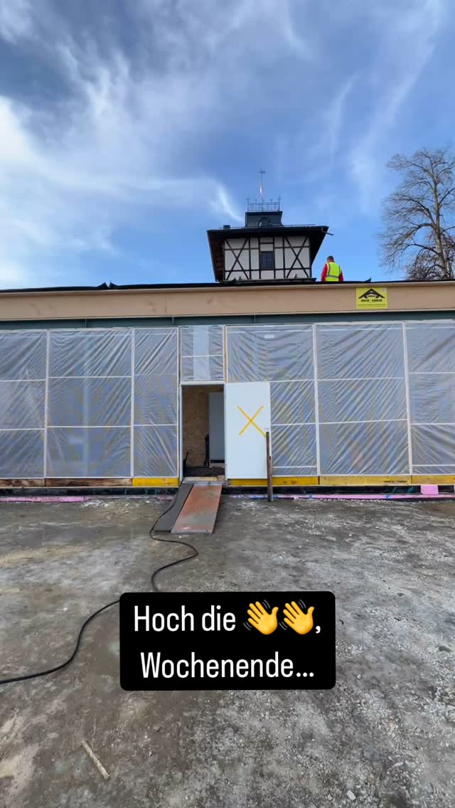 Wenn das mal kein hart verdientes Wochenende ist! 😅Unglaublich, was allein in den letzten 2 Tagen auf der Baustelle passiert ist! 💪🙌 Wir bedanken uns bei unserem super Bauteam und wünschen ein schönes Wochenende! ☀️