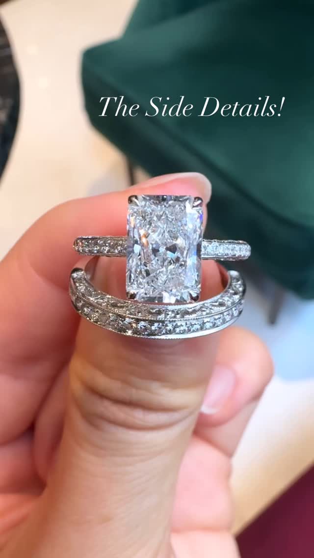 Side details are what set apart every other jewellery from a “Fine Jewellery”