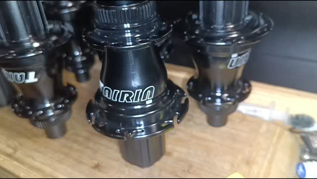 Not your usual batch of #silent Shogun hubs! Centerlock? @berdspokes hook flanged? Body shaped like the S1?? 🙈
.
.
.
#patented #globally 💯 🚲🚲🚲 #canadian #silenthub #bigbearings #quality #assembledhere #handbuiltwheels #wheelsets #engineered #proprietarydesign #performance #wheels #boost #premiumalloy #tubeless #tubelesswheels #tairinwheels #enduro #mtb #enduromtb #yvr #604 #hub #wheelbuilding #bike #bikelife #vancouverbc