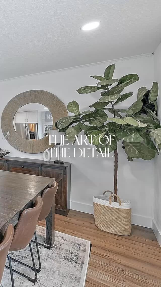 I’m happy to share more photos of this gorgeous property for sale ✨ Please don’t hesitate to reach out with questions - you won’t be disappointed! #palmbeachstyle #palmbeachinteriors #palmbeachdesigner #interiordecorating #eternalsummer #jupiterflorida #juplife #jupiterfarms #homestagingworks #homestyling