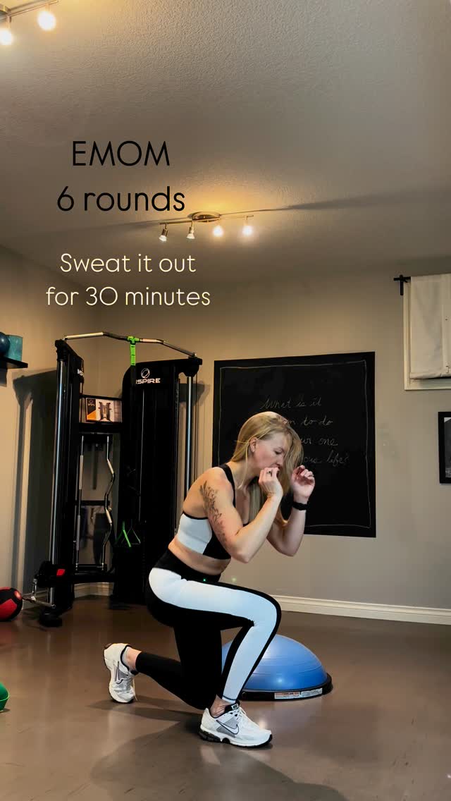 When my workout needs to be a quick sweat it out sesh I often jump on the spin bike but my mood was here today. Definitely take the opportunity to add weights to the lunges and squats if you want a deeper burn 🔥