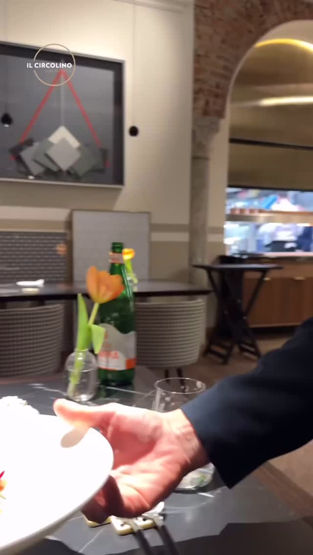 ✨ Zucca marinata, mono rojo, tamarindo e gambero rosa.
@ilcircolino_monza ✍🏻
#circolino #michelinstar #michelinguide