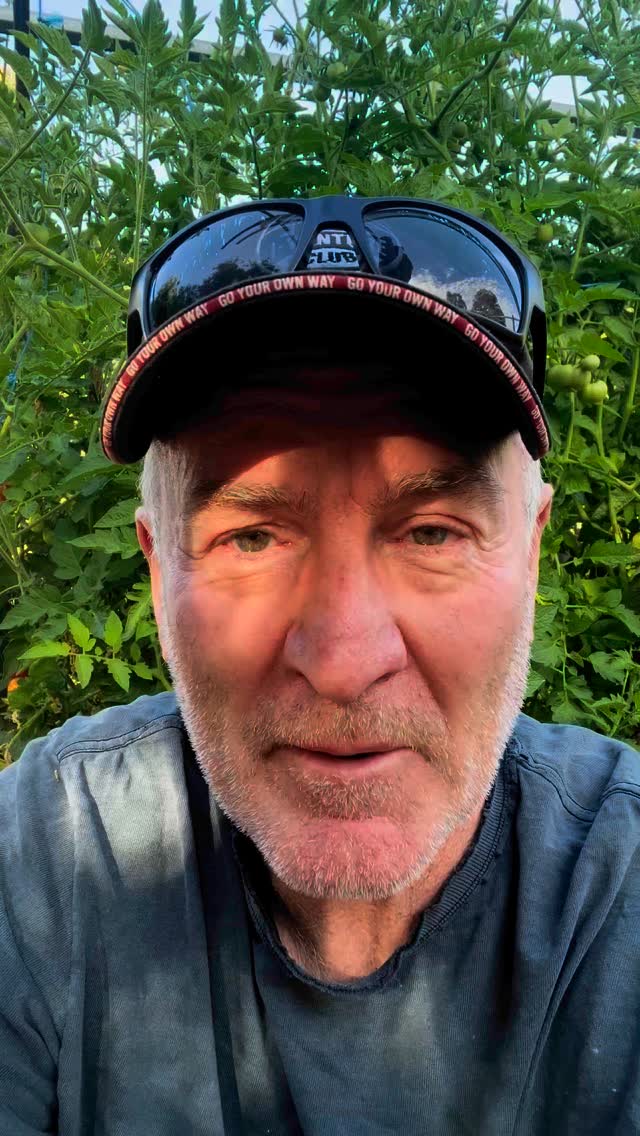 WARNING LOOONG VIDEO!
Thought I’d share with you how to process thoughts that affect how you feel and how you show up. Challenging them, recognising how they make you feel and act. Coming up with a turnaround thought that you can believe and make you feel better and help you move forward. Rather than staying stuck, hearing the same thoughts on repeat and continue to feel like crap.
Do what you love, love what you do AF ❤️
#alcoholfree #lovelifesober #sobercuriousmovement #soberforthehealthofit #soberliving #soberlife #alcoholfreelife #thisnakedmind
#sheisalcoholfree #grayareadrinking #cleanandsober #wedorecover #sobercoach #thisnakedmindcoach #lifecoach #sobrietycoach #sobernotboring #sobercurious #lifecoach #lifecoaching
#staycurious #madewithveed