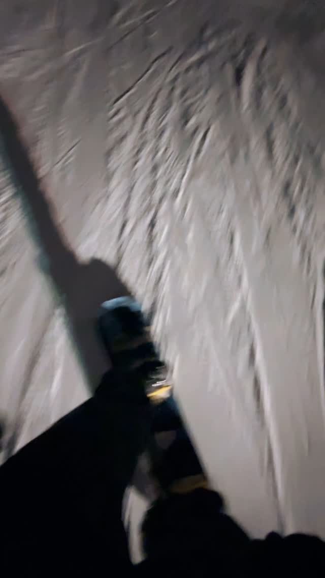 Who knew falling down a mountain would be so fun 🏂 🏔️
#snowboarding #snowboard #snow #mountain #slope #slopes #shredded #shredding