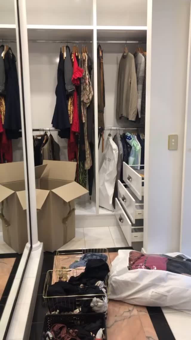 Moving doesn’t have to be overwhelming. Let us take the stress out of your move with expert packing services that ensure your belongings are safe, secure, and ready for the next chapter. 📦✨
Our team handles everything with care—from delicate items to heavy furniture, we’ve got you covered. Trust us to pack your life up with precision and efficiency, so you can focus on what matters most. 💪
#professionalpackers #relocationservices #thebalabusta #movinghomes