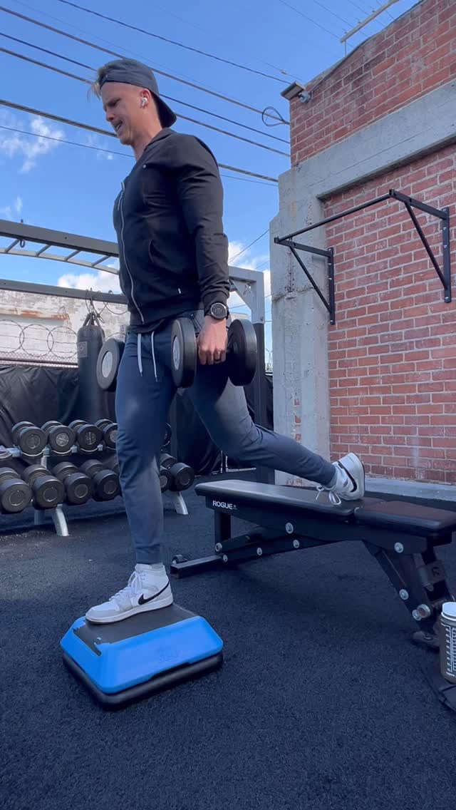 Spiciest Leg Day Combo 🔥
1) Deficit Rear Foot Elevated Split Squat 8-12 reps
2) Smith Machine Back Squat 8-12 reps
* on your final set- drop weight by 50% and do AMRAP to technical failure (0 reps in reserve)
Rest 1 min between each and perform x 2-4 sets
*start with 2 sets and add an extra set each week to progress
*start with 2 RIR (reps in reserve - “I could do 2 more reps only if my life depended on it”) and lose 1 rep each week (2,1,0 RIR) on your final working set of each
#coaching #musclegain #legday #fitnessinspiration #RIR #rpstrength #functionalbodybuilding