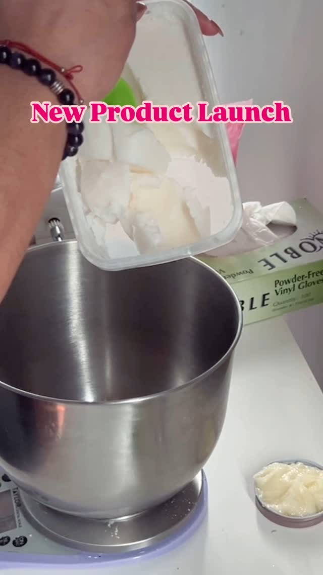 Cranberry Pomegranate Sugar Scrub
•Deep Exfoliation and Cleansing: The granulated sugar provides thorough exfoliation, while foaming bath butter gently cleanses the skin.
•Moisturization and Nourishment: Pomagranite butter deeply hydrates the skin, leaving it soft and smooth, while the natural oils in the foaming bath butter prevent dryness.
•Protecting: Grape Seed Oil is known for its abiltiy to deeply moisturize and protect your skin with essential vitamins, and reducing inflammation.
•Radiant Skin: Regular use of these ingredients can lead to brighter, more radiant skin with improved texture and tone.
Ingredients that are:
Vegan
Cruelty-Free
Phthalate-Free
Paraben-Free
SLS+SLES- Free
Ethically sourced & produced
#besodaring #beso #smallbatchsoap #smallbatchskincare #handmade #suitableforallskintypes #sugarscrub