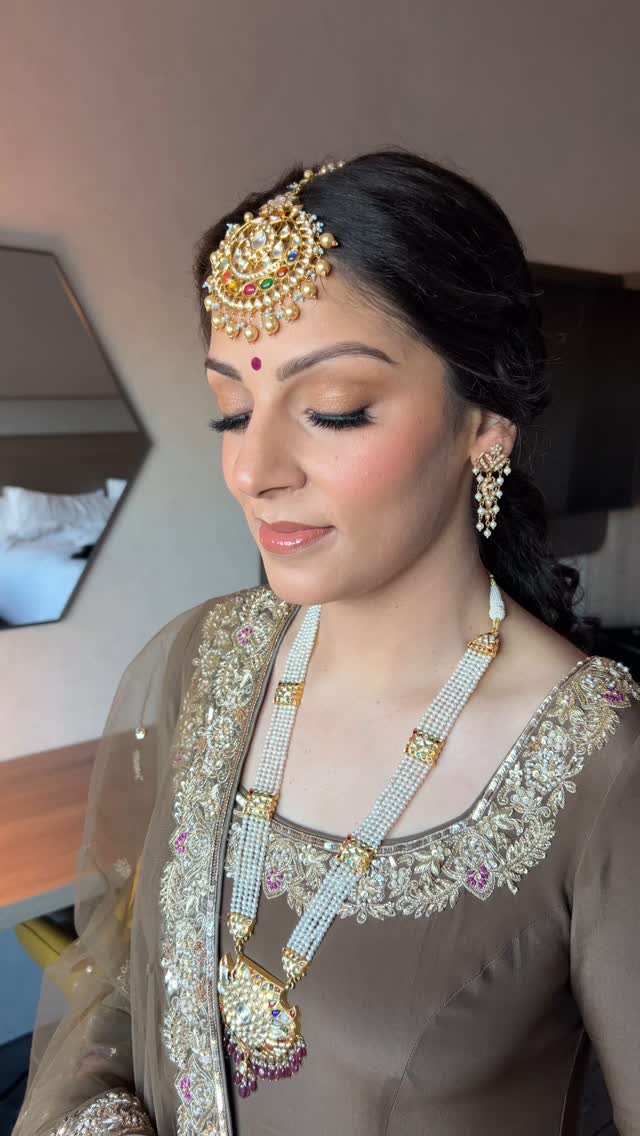 Warm toned glam for Gurnoor 🤎
Now booking Bridal sessions for 2025/2026
Non-bridal sessions for 2025
How to book
🔗 Link in bio
💌 Email: info@hausofsidhu.com
💬 Text: +17076523324
Location: California & Beyond ✈️
#hausofsidhu #californiamua #sanfranciscomua #sanjosemua #fairfieldmua #napamua #sacramentomua #sanjosehairstylist #californiahairstylist #photoshoot #couples #lamua #punjabi #softglam #bridalbun #hairextensions #bridalhair #cleangirlglam #briogeo #napamakeupartist #brownlehenga #hausofsidhu #yountville #punjabimakeup #natashadenona #indianbridalmakeupartist #punjabibridal #hudabeauty #huda