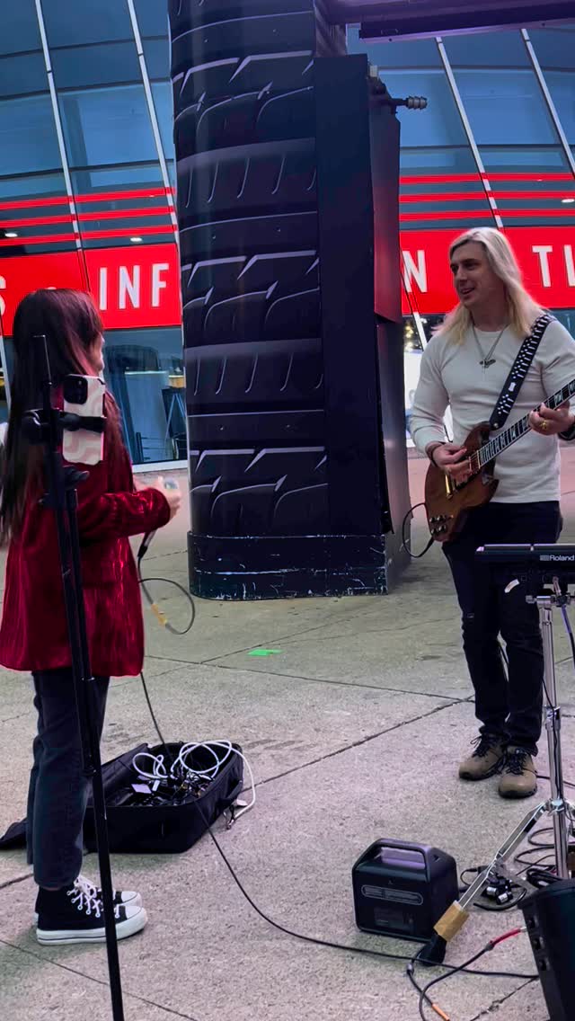 It was so much fun jamming out with @dovydasmusic big shoutout and thanks to him!! Check out his YouTube channel for the full video, link in our story 🎤 🎸 💥
#dovydas #worthyofdawn #ledzeppelin #wholelottalove #nashville #streetperformance #broadway #singer #guitarsolo #rockmusic #classicrock #nashvillemusic #nashvilleband