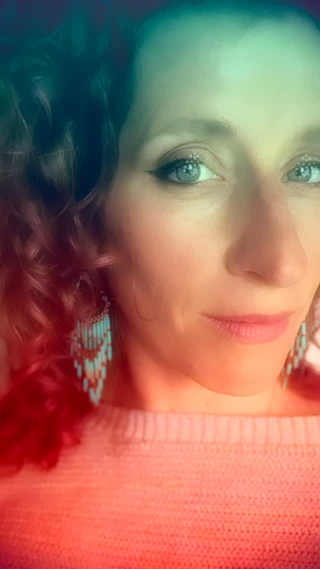 Red is a whole vibe. 💕
The planets are aligning and so am I.
Taking a deep breath…trusting that everything falls into place in right timing.
No pushing, no rushing, no hustle.
Finding joy in the time ‘in between’…
Sometimes that looks like enjoying the luxury of having time to cook a meal, taking a long hike or taking an extra nap…
#ayurveda #selflove #selfcare #vata #divinetiming