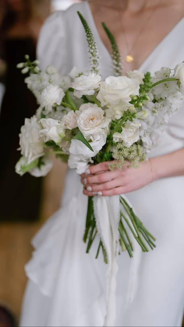 A few photos from Georgia and Billy's November wedding. A classic combo with a modern twist and the first of the ranunculus coming into season at the end of the year. The wedding took place at @maverickprojects and @100barrington two of my favourite south London venues. Photos @lilyslensphotography