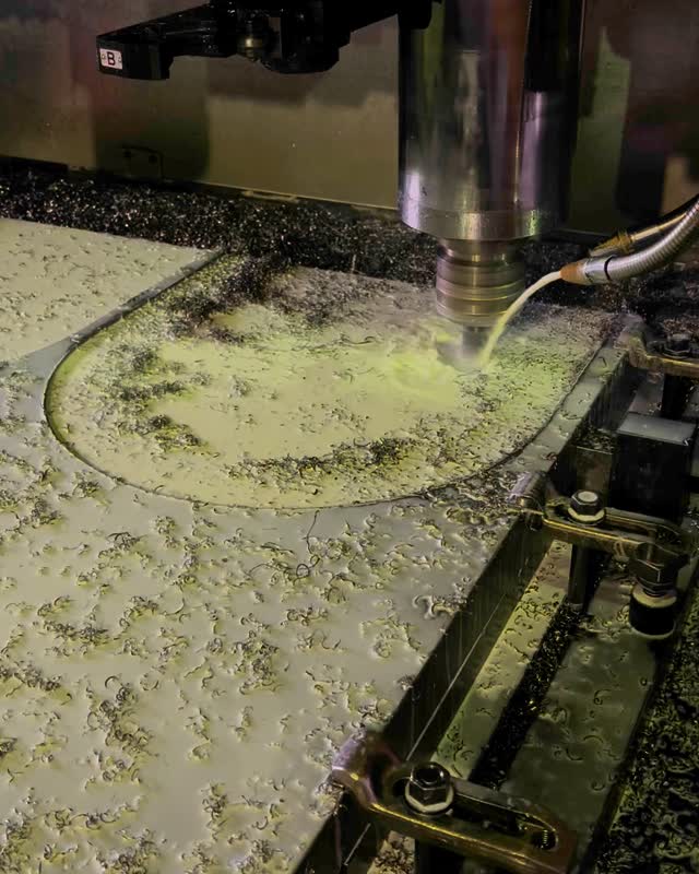 sus304
60✖️2048✖️1214
ステンレスの大物加工
表、裏の掘り込みと穴加工及び
外周の形状及び外周4面の穴加工。
かなりの時間を要しますが
良い製品が出来ました♪
#大物加工
#門型マシニングセンタ
#ステンレス加工
#ダイセット加工
#大物ベースプレート加工
#蒸気機関車
#サーフェイス加工
#機械製作
#大物精密加工
#ものづくり 東大阪