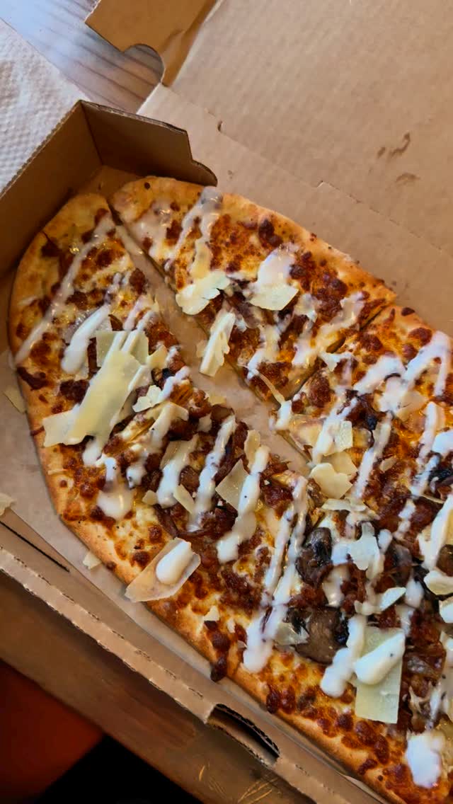 Belvedere Square Market has so many food stands, shops and a couple bars too! It’s a great place to go if you are not sure what you are in the mood for! Pizza trust has some creative pizzas I have never seen before. The one we got had a white truffle aioli. Check it out and let me know what you find!!
#baltimorecity #baltimorefoodie #baltimorefood #baltimorerestaurants #belevedere #baltimorecounty #towson #marylandfood #marylandfoodie