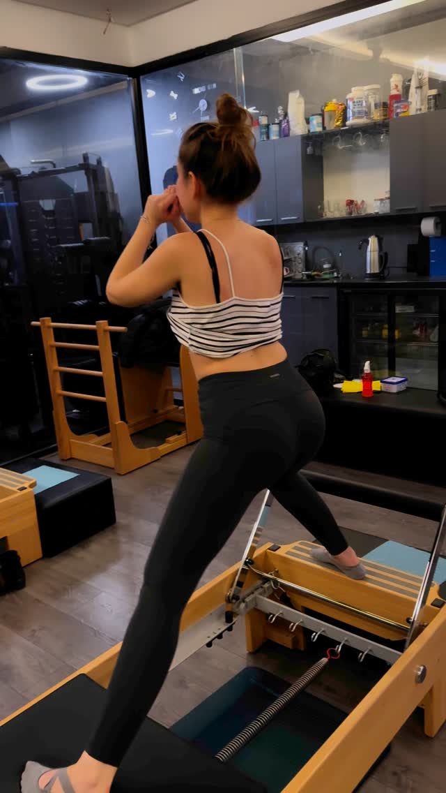 Pilates ile kaslarını esnet, kuvvetlendir. Vücudunu şekillendir ve hayat kaliteni arttır. Sen hala pilates yapmıyor musun? 😉#perapilates #pilates #pilateslife #pilatestime #pilatesteacher #pilatesreformer #pilatesworkout #pilateslovers #power #pilatesinstructor #şi̇şli̇