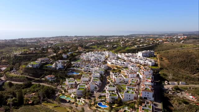 ✨ We already have the privilege to sell 2 apartments in this beautiful urbanization named Paraíso Pueblo✨
👉🏼 2 more are coming soon 🔜 Stay tuned ⚡️
Video by @edgepro.media
Thank you Simone for your kindness and professionalism 🔥
#signatureproperties #marbellalifestyle #premiumrealestate #benahavis #wayoflife #apartmentforsale