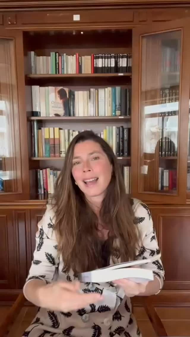 Qué ganas de acompañar a @clarafuertesescritora junto a @antoine_valdovin (cineasta) en la presentación de su nueva novela “Golondrinas en agoso” (un libro precioso).
Toma nota de la cita, pasaremos un rato agradable, cercano e interesante, ¡te esperamos!:
📆 Sábado, 8 de febrero
🕰️ 12 h
📍 Salón de actos del C.C. Teodoro Sánchez Punter
#ClaraFuertes #GolondrinasEnAgosto
