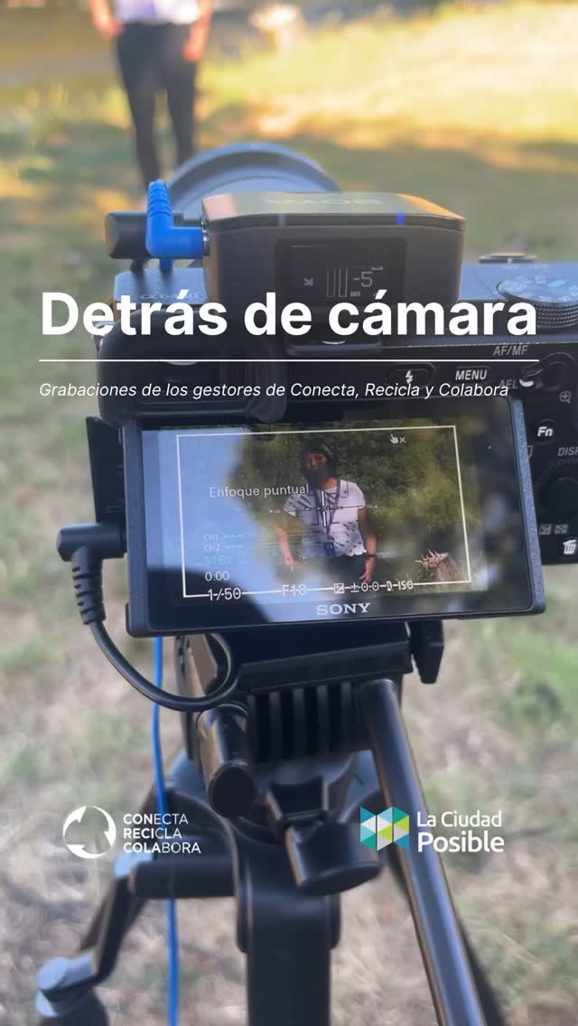 🎬 Detrás de cámara: registrando el trabajo de gestores CRC en el sur 🏔️
Durante estos días estuvimos en Lanco, La Unión, Los Lagos y Valdivia conociendo de cerca el trabajo de gestores de reciclaje que forman parte de nuestro programa Conecta, Recicla y Colabora, con el apoyo de @cocacolacocl, capturando su labor diaria y el impacto que generan en sus comunidades. ♻️
Muy pronto podrán ver sus testimonios y conocer más sobre su experiencia. ¡Atentos! 👀
#ConectaReciclayColabora #LaCiudadPosible #ReciclajeColaborativo
