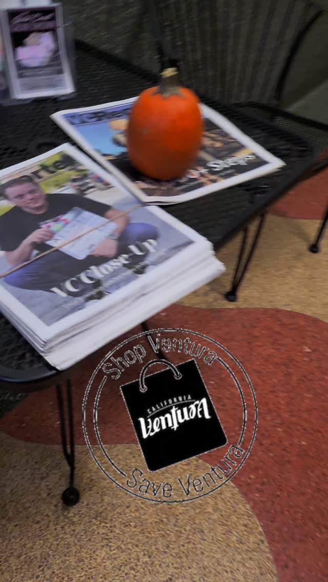 Just walking around downtown Ventura after Day 1 of CCIFF Winter 2025. Music is blasting but I see the @vc_reporter with local Legend @actorman and then the lights get crazy and I decide to walk to hell.....noce walk though.