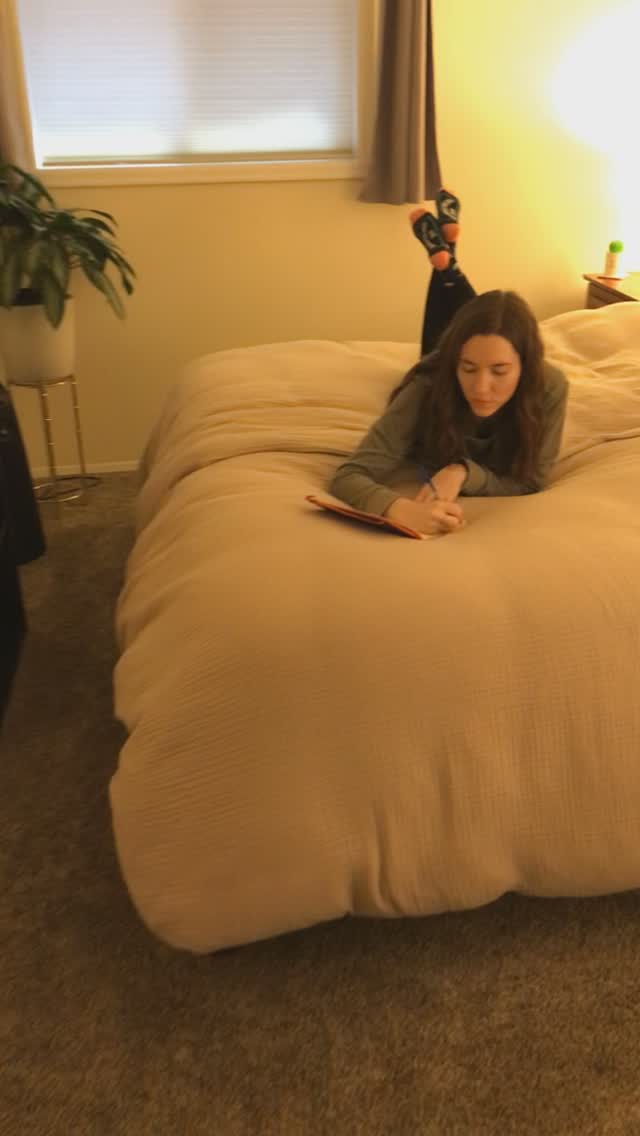 Beat the Monday scaries w an ~attitude of gratitude ~ it’s scientifically proven to boost your mood !! ✨
#mondayscaries #mentalhealth #gratitude #lifestylehacks #holisticliving #healthylifestyle #aginggracefully