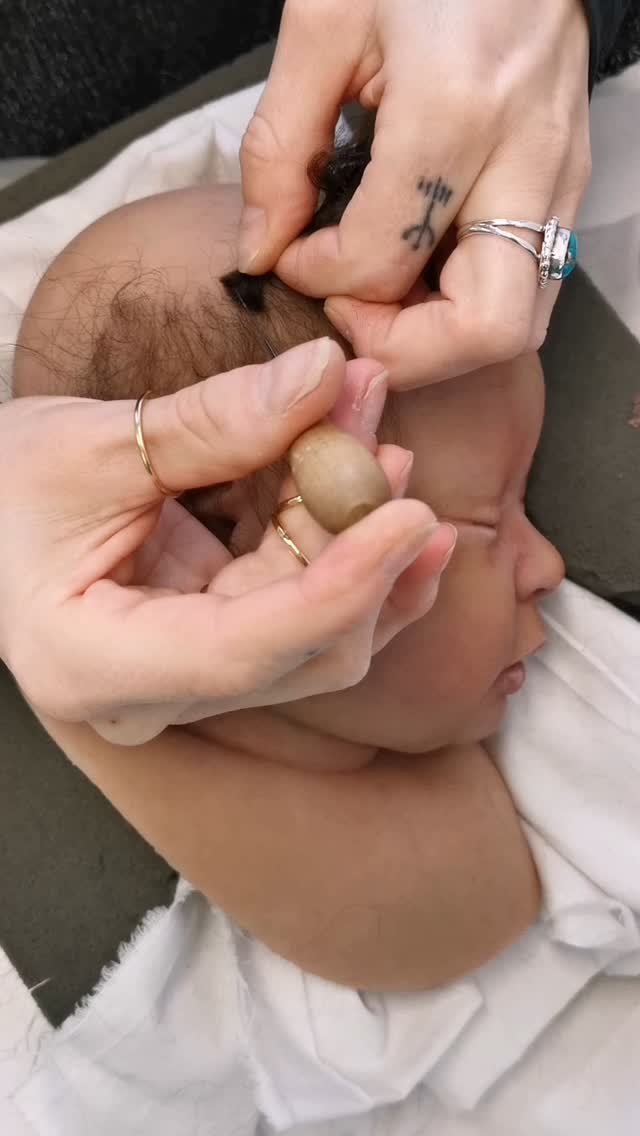 Hair punching requires a lot of patience. A lot.
By @celinefragment with @hp_babylocks
Team @juliejellyjumper @nolwenn_sfx @virginie_dahmane
@mouldlife
#cinebaby #sfx #fakebaby #hairpunching #hairpunch #siliconebaby #specialeffects #props #prosthetics #makeupartist #sfxtutorials #makeuptutorials