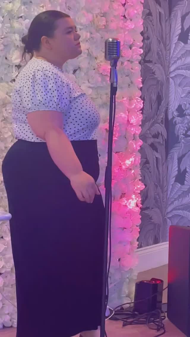 ✨ Smooth tunes & good vibes ✨
Catch me tonight at the Marian Resort & Spa and most Saturdays this February for your dose of jazzy magic! ✨ I’ll be taking a little hiatus after that, but don’t worry—I’ll be back in June to bring the vibe alive once again.
Come sip, sway, and soak in the music while you can! See you there? 🎶💫
#JazzWithGiorgia #LiveMusic #SmoothSaturdays #marianresortandspa #jazzsinger #postmodernjukebox #whatsonliverpool #livemusic #weddingsinger #eventsinger #eventsinger #jazzmusic #ukweddings