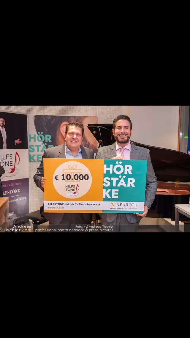HÖRE mit dem Herzen 🎶 10.000.- EURO von NEUROTH an die HILFSTÖNE für mehr Inklusion in Kunst & Kultur 🎶 Unser Präsident Clemens Unterreiner eröffnete mit CEO Lukas Schinko + Familie @luckyluke0603 und Toni Faber @dompfarrer_toni.faber und vielen Gästen die neue Neuroth Filiale auf der Praterstrasse in Wien und freut sich über die großzügige Spende für unsere Arbeit für Menschen in Not. DANKE dem ganzen Team @_neuroth und wir wünschen viel Erfolg mit der neuen Filiale 🙌 Danke auch dem GREYLING Team @kronen.zeitung @heute.at @hilfstoene @andreastischler @klaatuat @clemensunterreiner @_neuroth @luckyluke0603 @dompfarrer_toni.faber @alexanderhoefler_official @sabinekarner @operburggars_official @bezaalexander @zoryanakushpler @alexlist @sandrapiresvienna #ClemensUnterreiner #ViennaBaritone #unterreineropera #unterreiner #charitygentleman #hilfstoene #benefiz #kammersänger #neuroth #hören #inklusion #operburggars #oper #opera #latraviata #letsopera #concert #konzert #intendant #operasingers #operalover #musik #news #greyling #kultur #OperaNews 📸©️NEUROTH | A. Tischler | A. Tuma
