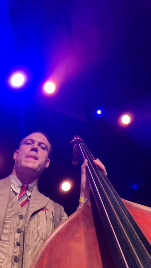 Single slapping on “Rockin’ in Rhythm”, recently with The Big Five at Jitterbugs Delight in Basel🇨🇭, close up.
@thebigfivejazzberlin @baseljitterbugs
#slapdoublebass #swing #hotjazz #doublebass #1930s #vintagefashion, #slapbass #stringbass #gutstringbass #oldtimes #vintageberlin #vintage #30sfashion #music #bass #jazz #jazzmusic #thebigfivejazzberlin #music #dance #rhythm