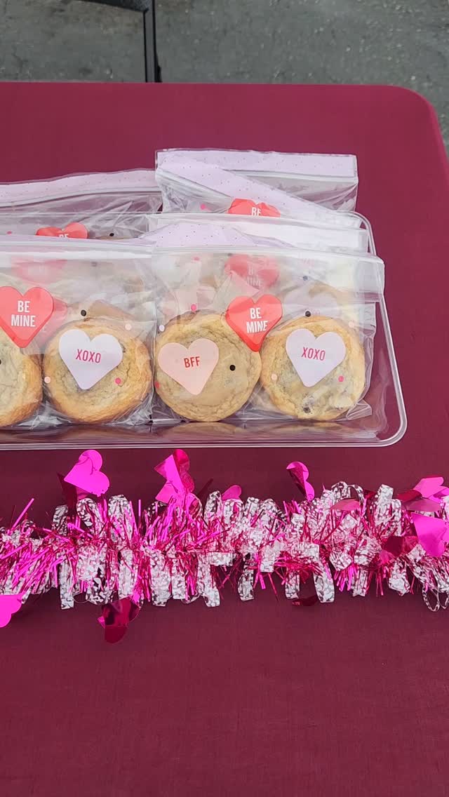 #chocolatecoveredpretzels #chocolatechipcookies #cookies #dubaichocolatebar #cakepops #eventplanner