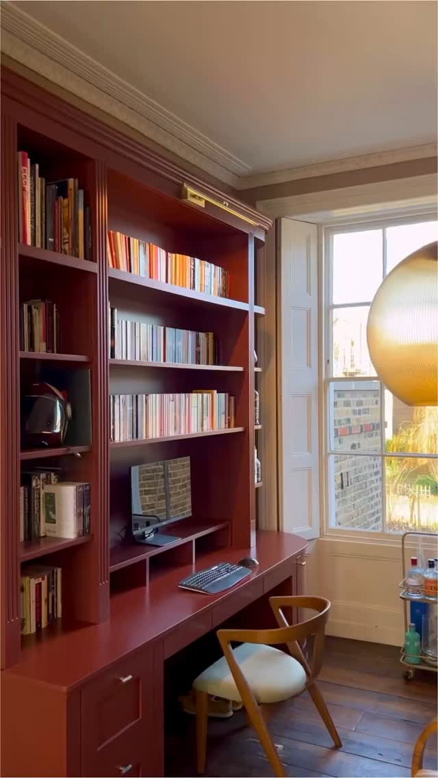 🔊 A couple of years following the creation of a large bespoke neo-classic monumental desk for a study, my faithful returning Customers commissioned this statement Edwardian inspired large bookcase which was designed using details referenced in period interiors.
It includes a radiator cover behind the sofa and some of the bookcase nooks include plug sockets covered with antic brass plates covers.
The solid oak and oak veneer panelling is finished using Jatoba oil stain and a coat of Polyx Oil semi-matt by @osmo_uk
The incorporated stunning ‘Opulent Optic’ wall lights that ornate the recessed beaded oak panels by @rothschildbickers gives the piece’s character its final touch ✨
Enquiries : 07 929 846 909
#timbertailorslondon
#bespokefurniture
#furnituremaking
#qualityfurniture
#furnituredesign
#furniturefitting
#builtincabinets
#fittedcabinetry
#designstudio
#leavingroom
#homedecor
#oakpanels
#bookcase
#madeinuk
#interiors
#joinery
#lounge
#home