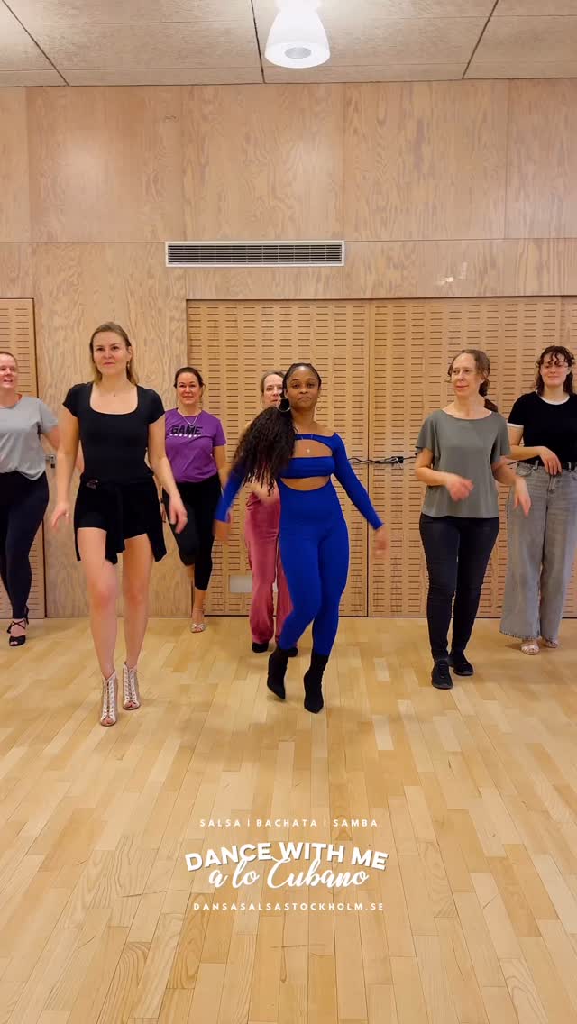 “No Soy Tan Fuerte” 💪🏽🇨🇺 Cuban Lady Style Salsa 🌺🌴 Workshop by Leyanet Bell from Santiago de Cuba.
Dancer & Choero: 💃🏽
@bailacomleya 🇨🇺
Musica 🎤🪘
@rapsonespinosamusic 🇨🇺
Dance Studio:
@dancewithme_alocubano