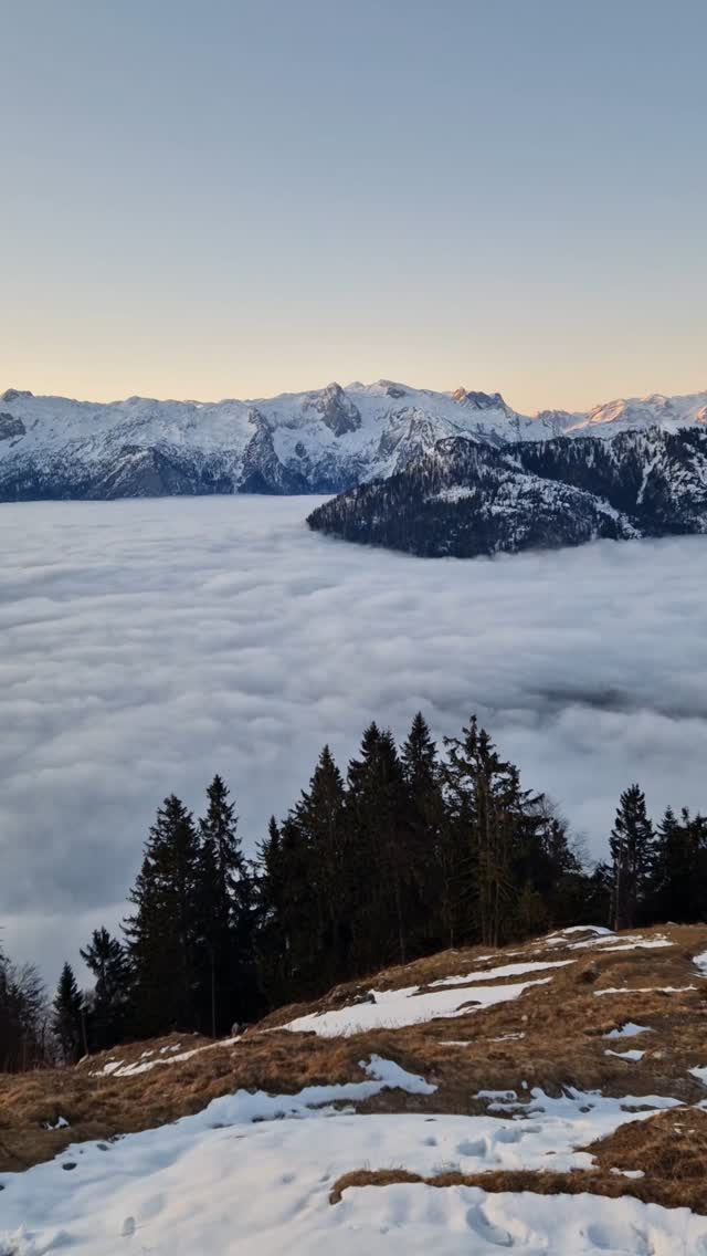 Über den Wolken! 😍
#tennengau #bergliebe #wandern #visitsalzburg #sonnenaufgang #winter