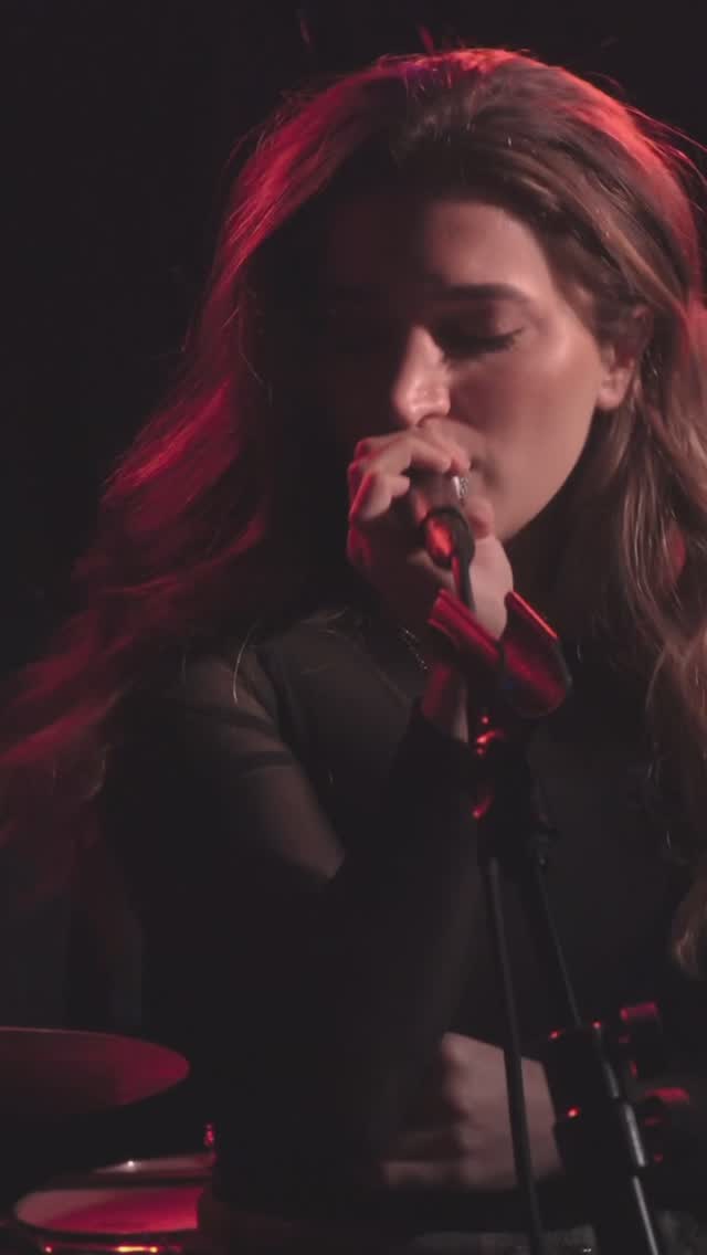 Paranoia Purple by @yebbasmith 💜
#singersongwriter #music #singer #song #coversong #musictok #fyp #cover #yebba #vocals