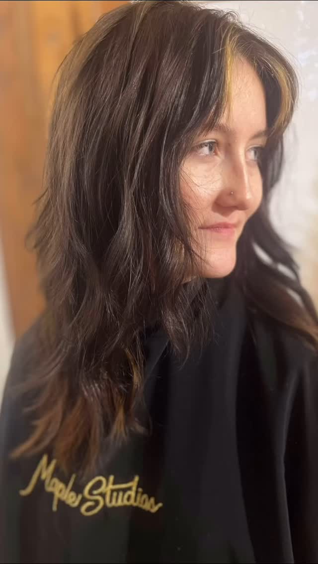 From long and boring to a stunning shag! ✨💇♀️ Sometimes all it takes is a little brave step into the salon to unleash your true vibe. Ready to rock this fresh look!
.
Artist; @erikahairmagic
.
#ShagCut #HairTransformation #NewBeginnings